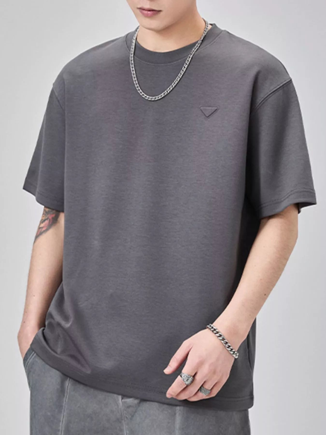 Trendbye Men's Plus a gray t-shirt