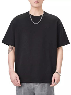 Trendbye Men's wearing a black t-shirt 