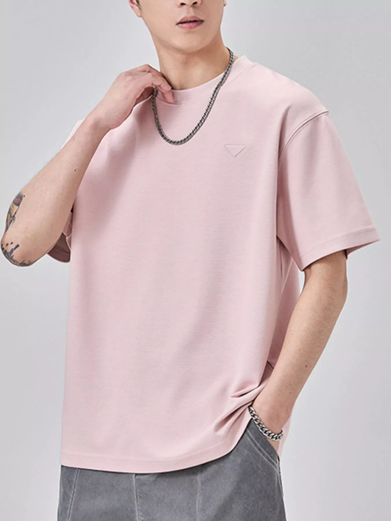 Trendbye Men's wearing a pink t-shirt with
