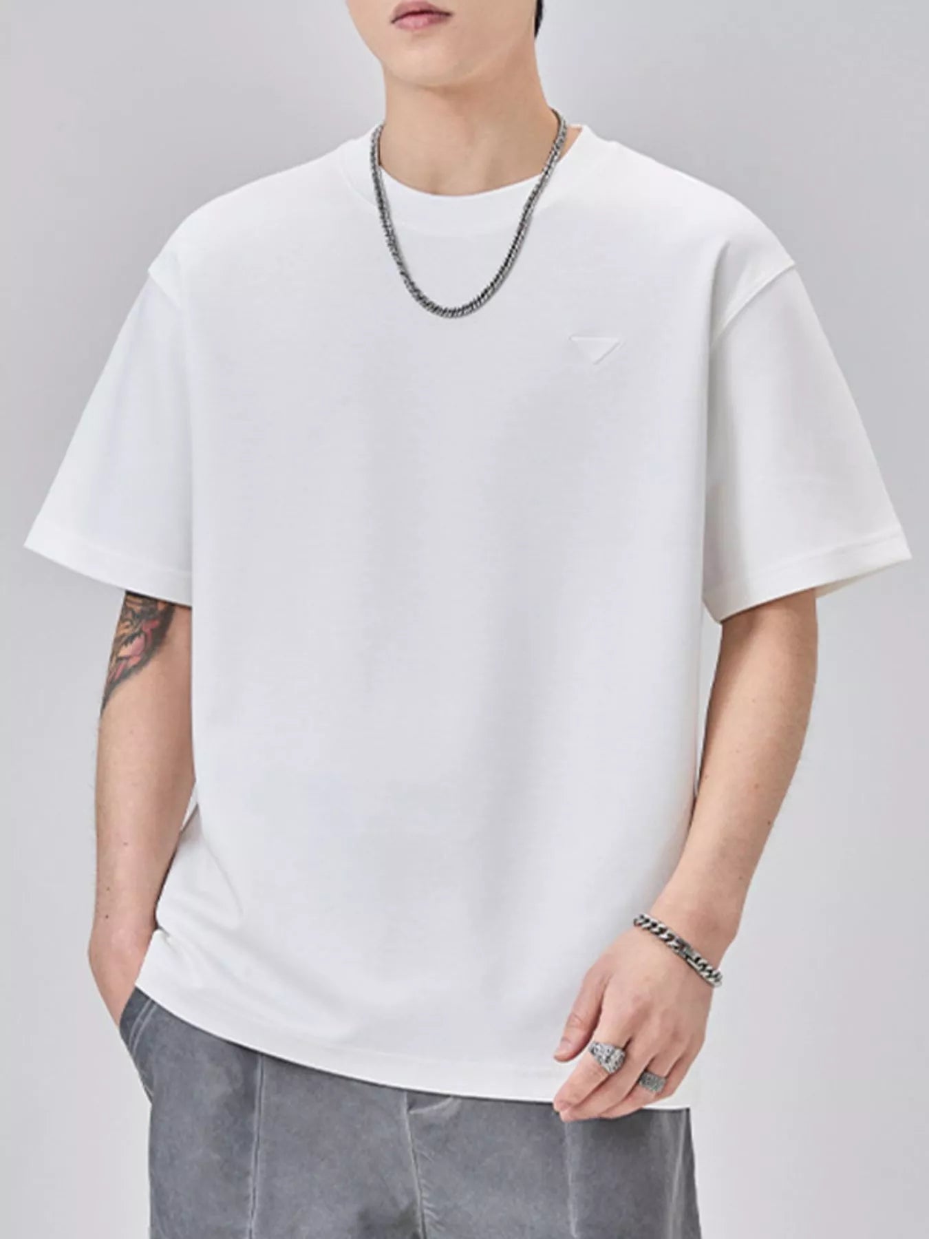 Trendbye Men's wearing a plain white t-shirt 