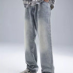 Trendbye Men's wearing light blue jeans 