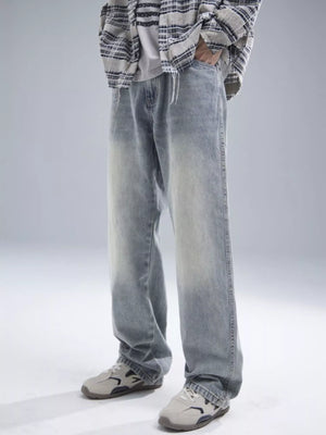 Trendbye Men's wearing light blue jeans 